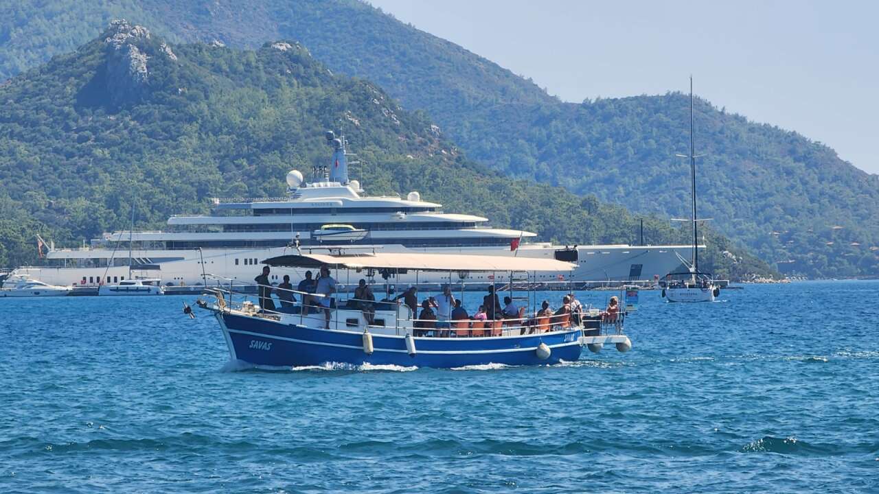Bodrum Açıklarında Rus Milyarder Çıkarması! Putin ile İlişkilendirilen "Victoria" Yatı da Aynı Bölgede Görüldü 1